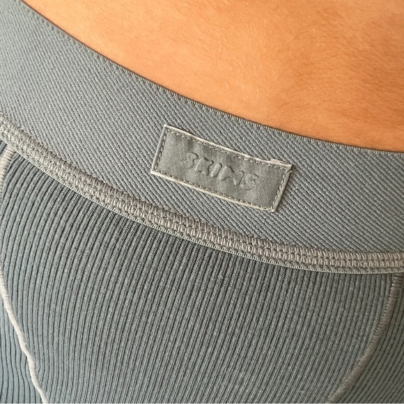 SKIMS COTTON RIB BOXER | KYANITE
194378029777
Size: XS
Color: KYANITE - Picture 3 of 3